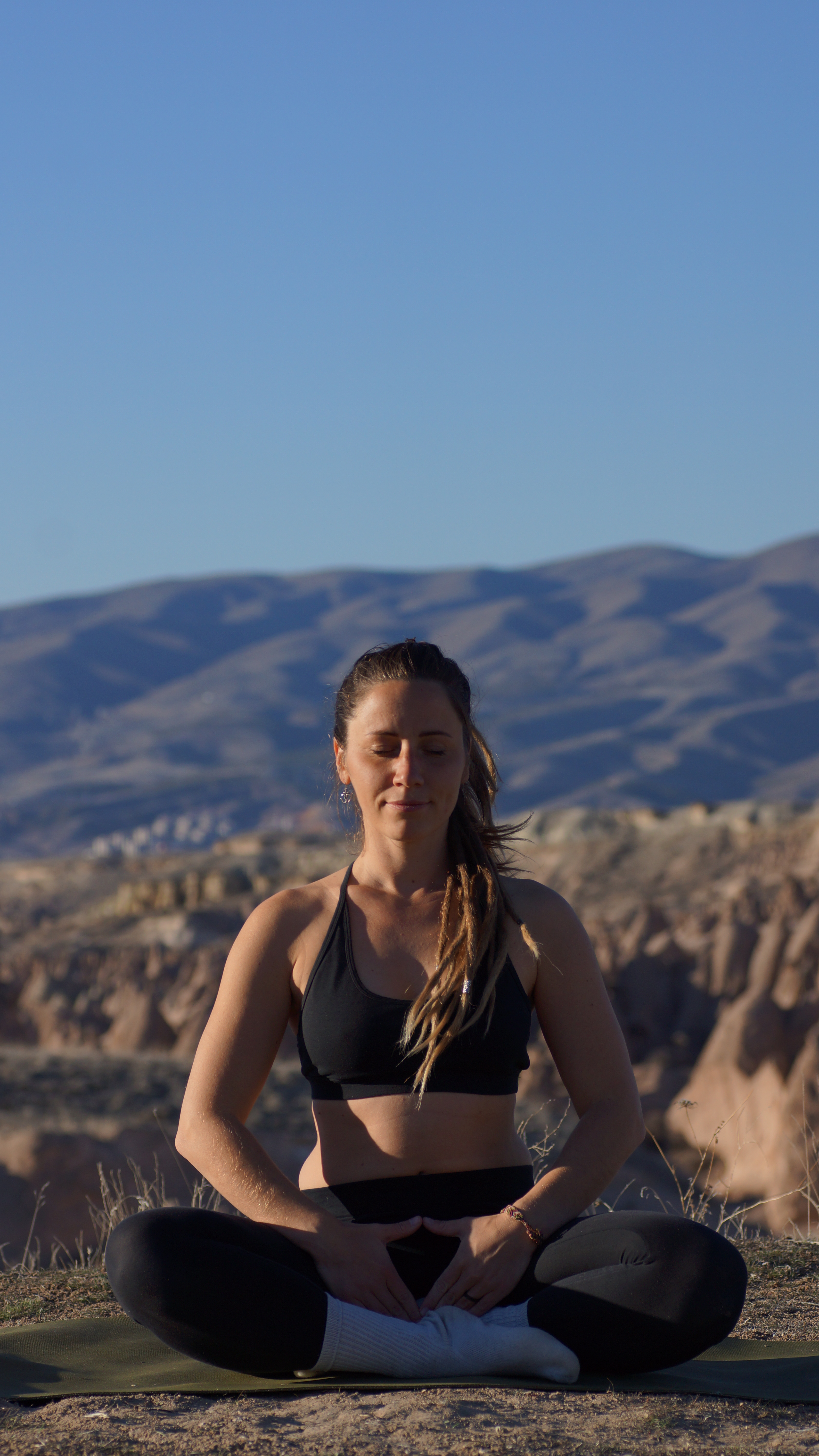 Portrait von Yogalinaa , Yogalehrerin  in Maria Anzbach, Neulengbach und Tulln an der Donau – Balance, Ruhe und Achtsamkeit